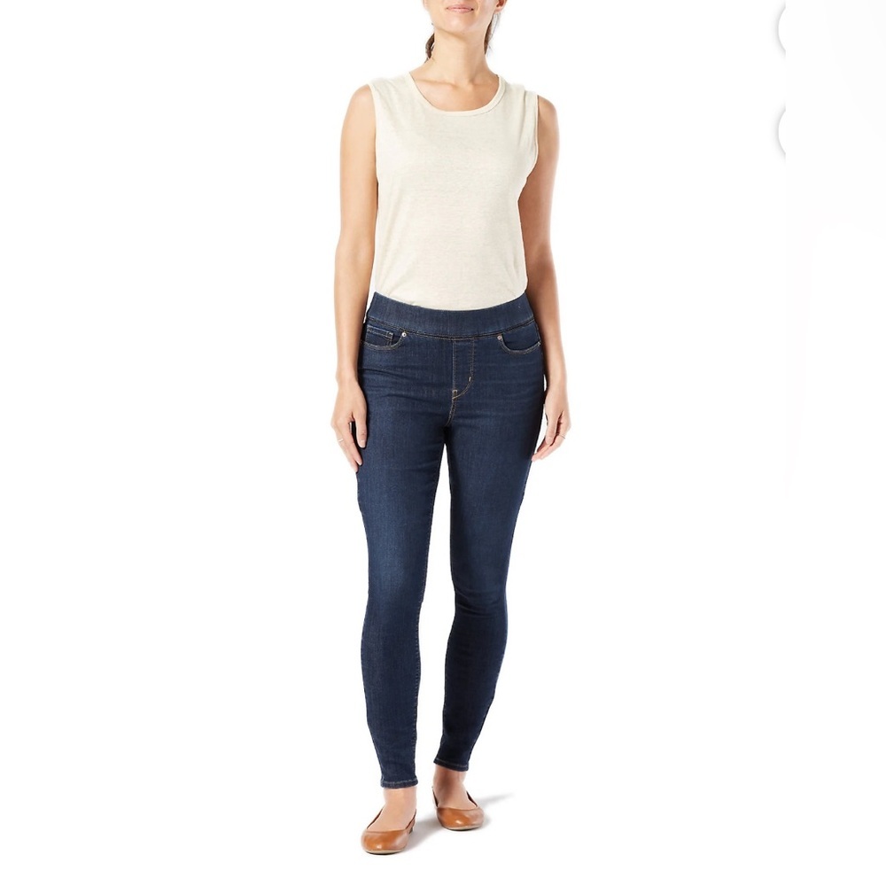 LEVI’S Signature Totally Shaping Pull-On Jeans - NEW w/ Tags - Size 12